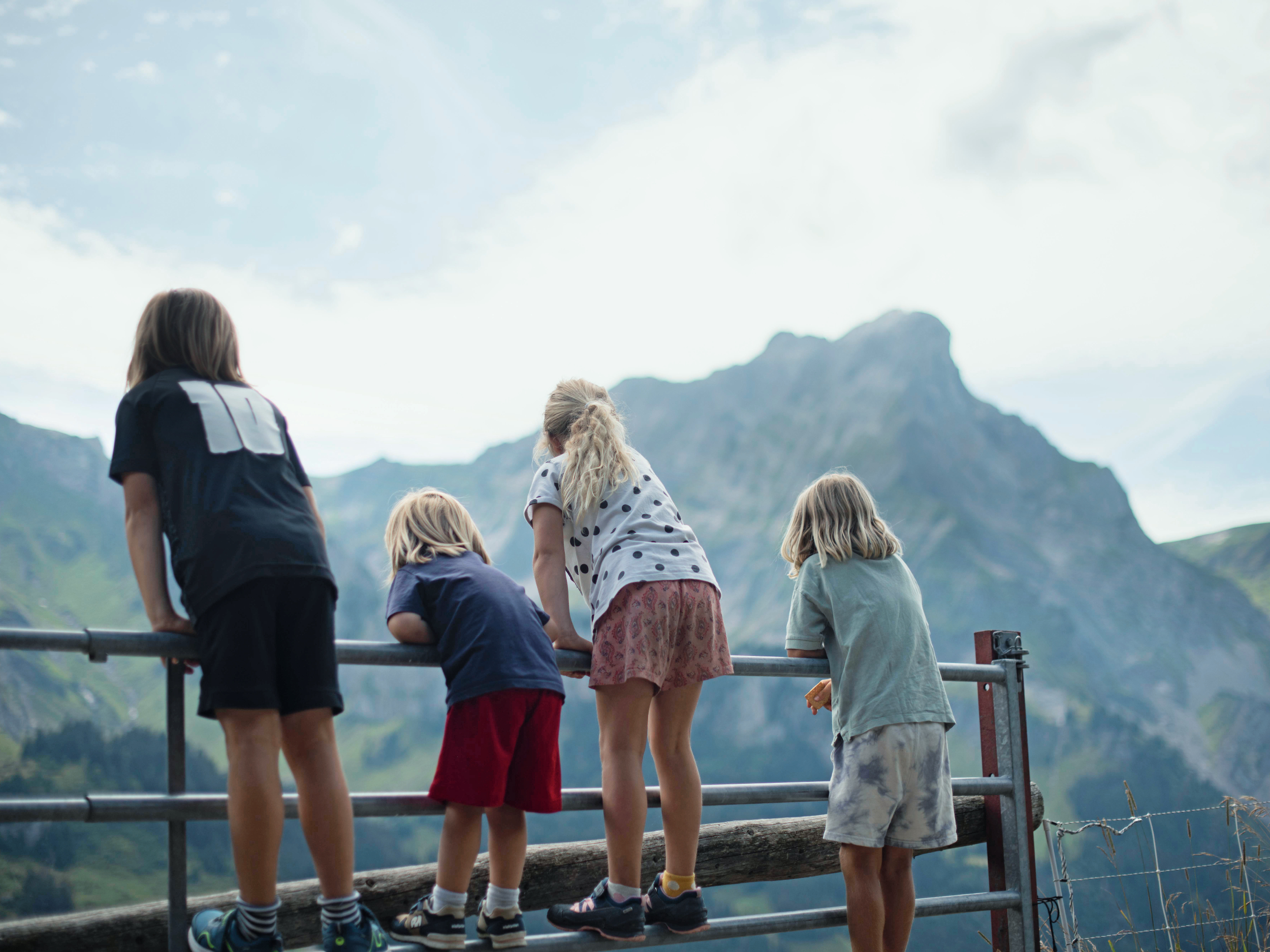 Prachtpanorama vom Gspaltenhorn zum vergletscherten Bergmassiv der Blüemlisalp und weiter zum Dündenhorn.