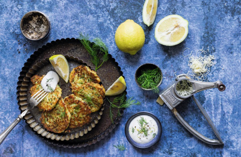 Gemüse-Fritter mit Kräuterdip