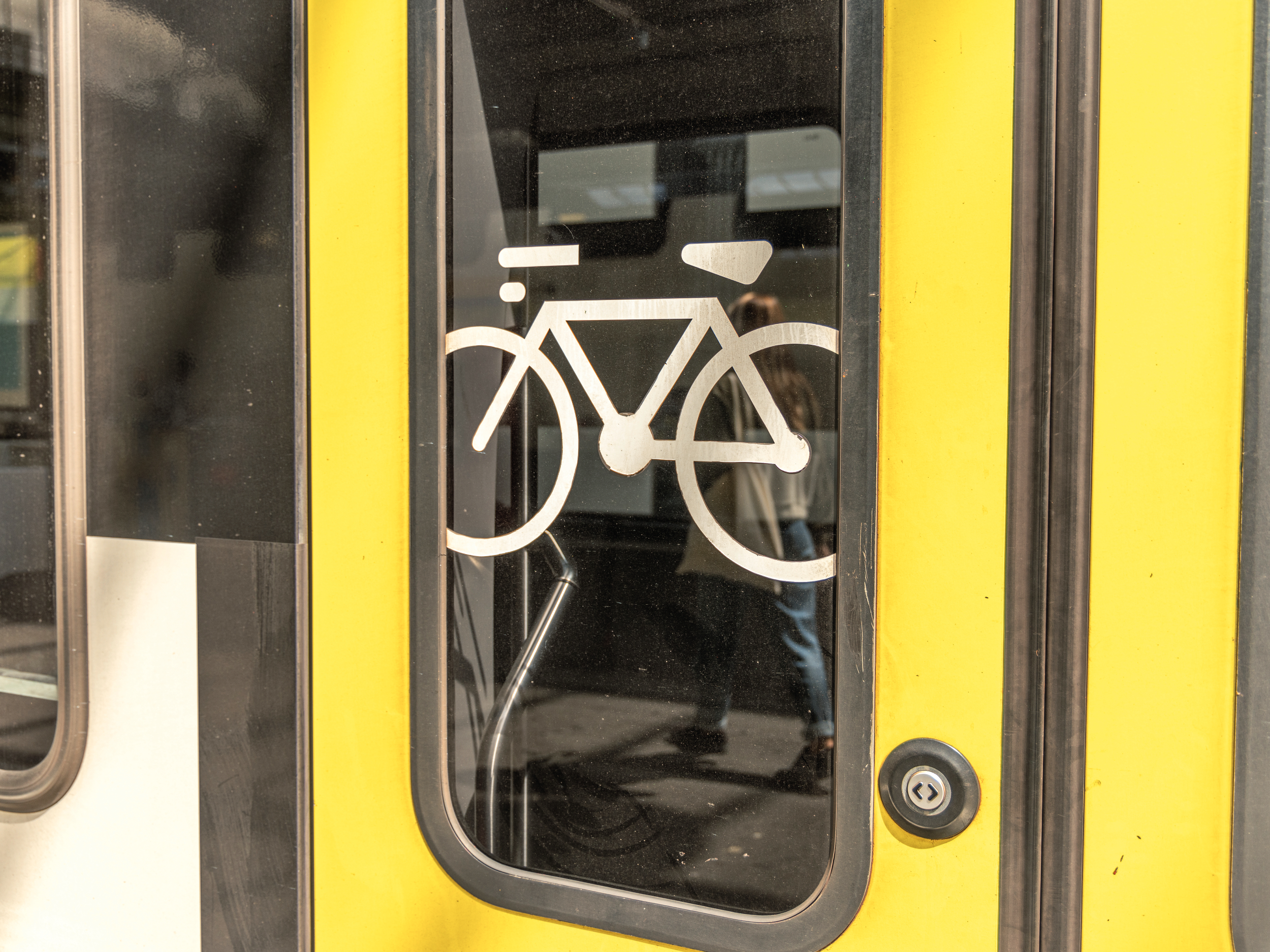Zugwagen für Reisende mit Velos
