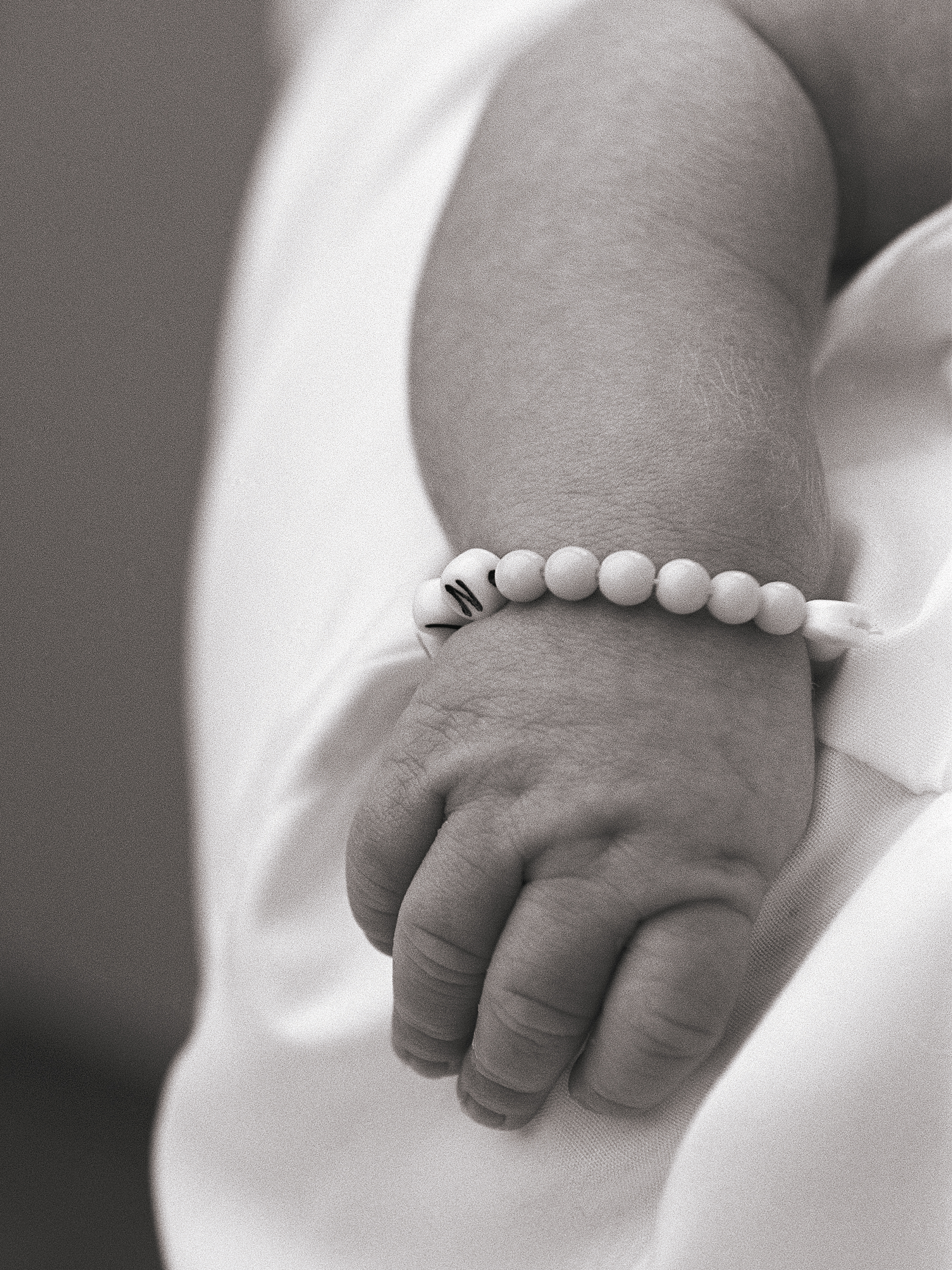 Babyarm mit Armband
