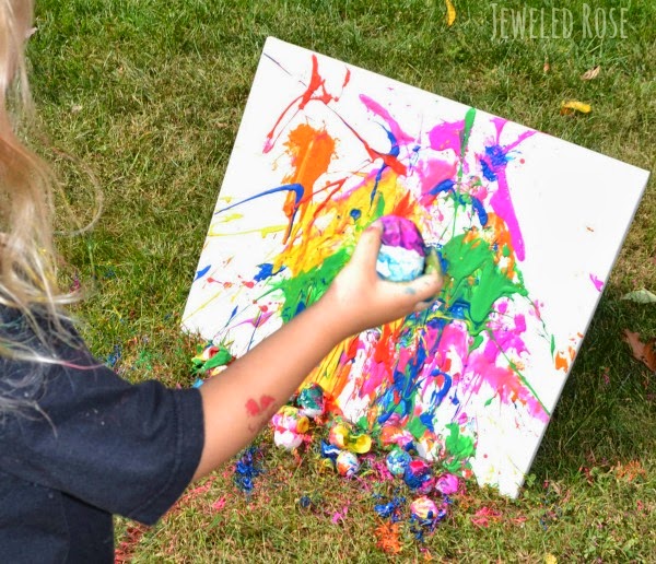 Bunte Eier auf Baltt