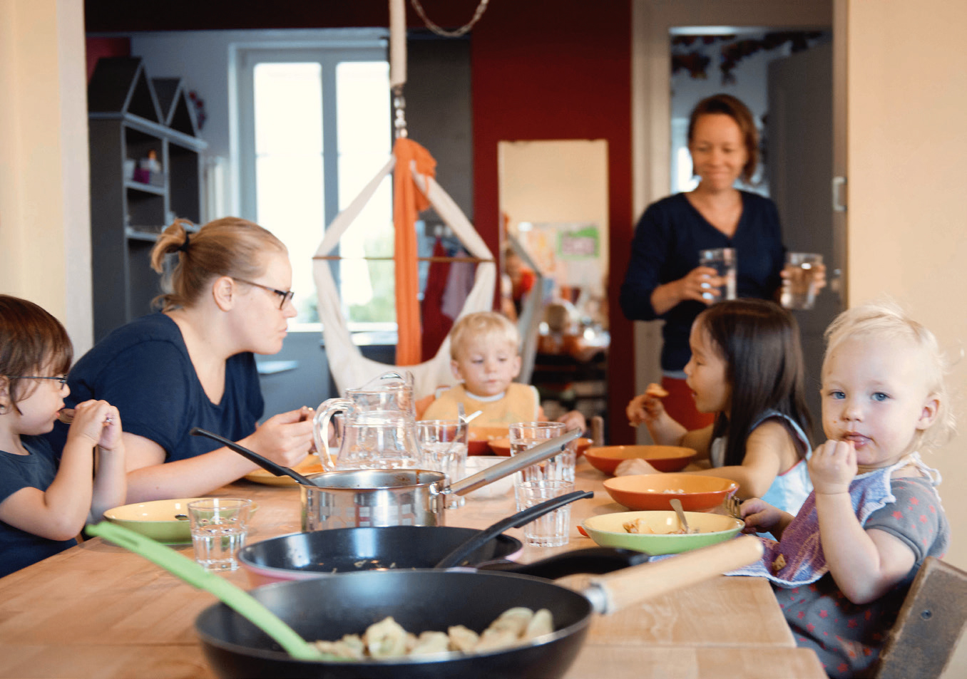 Ind er Kita beim Abendessen