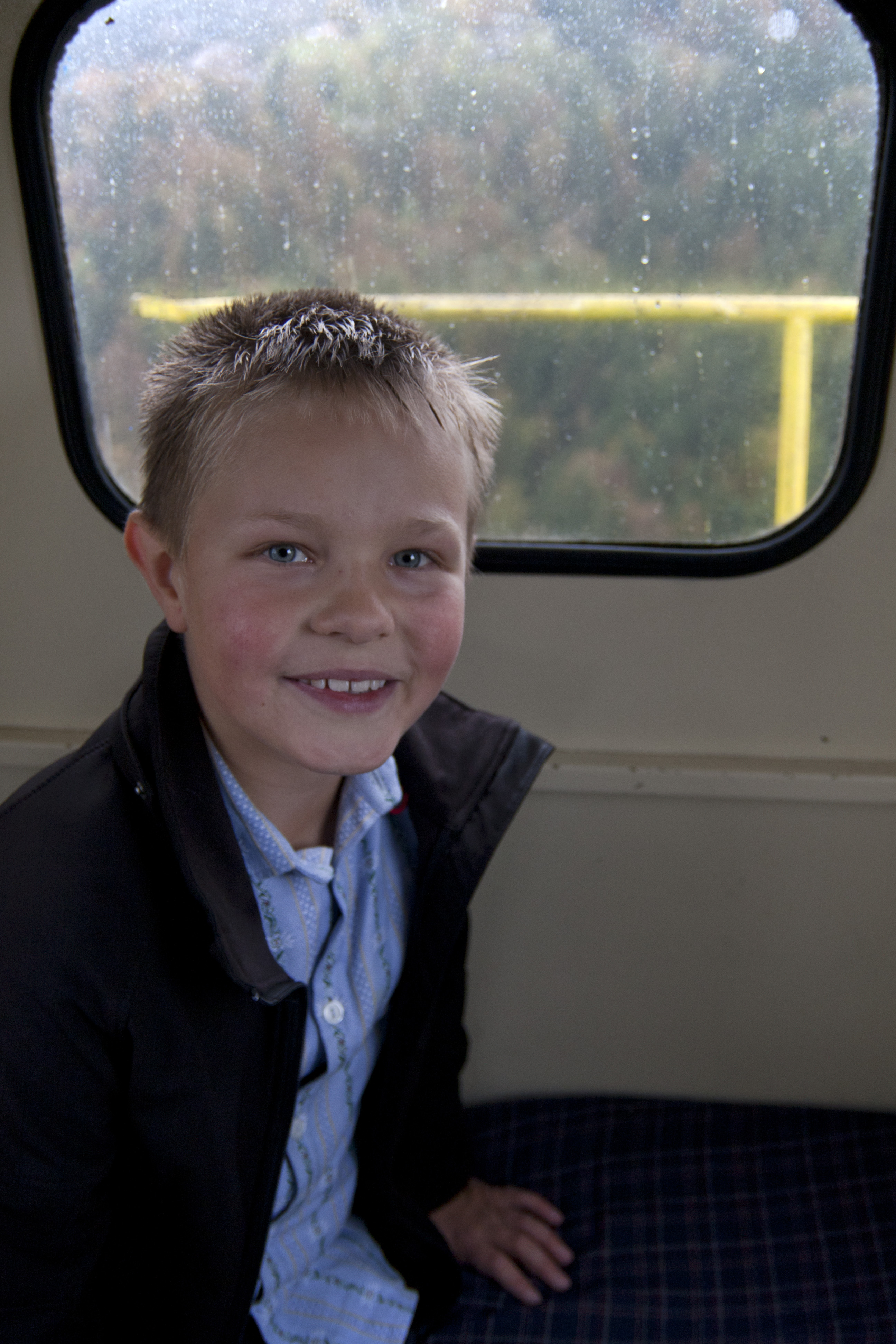 Linus geniesst es in der Seilbahn