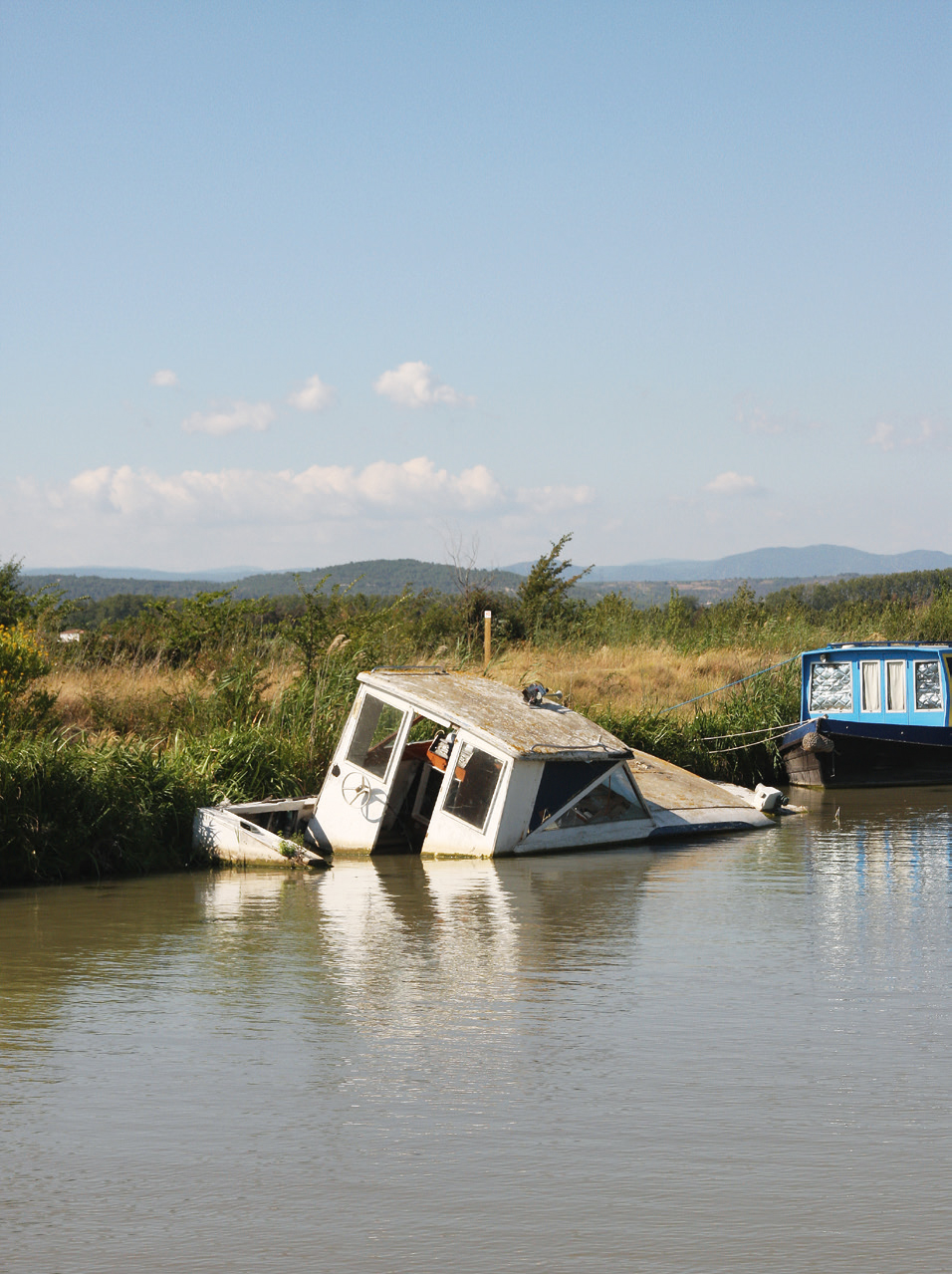 Hausboot in Seenot.