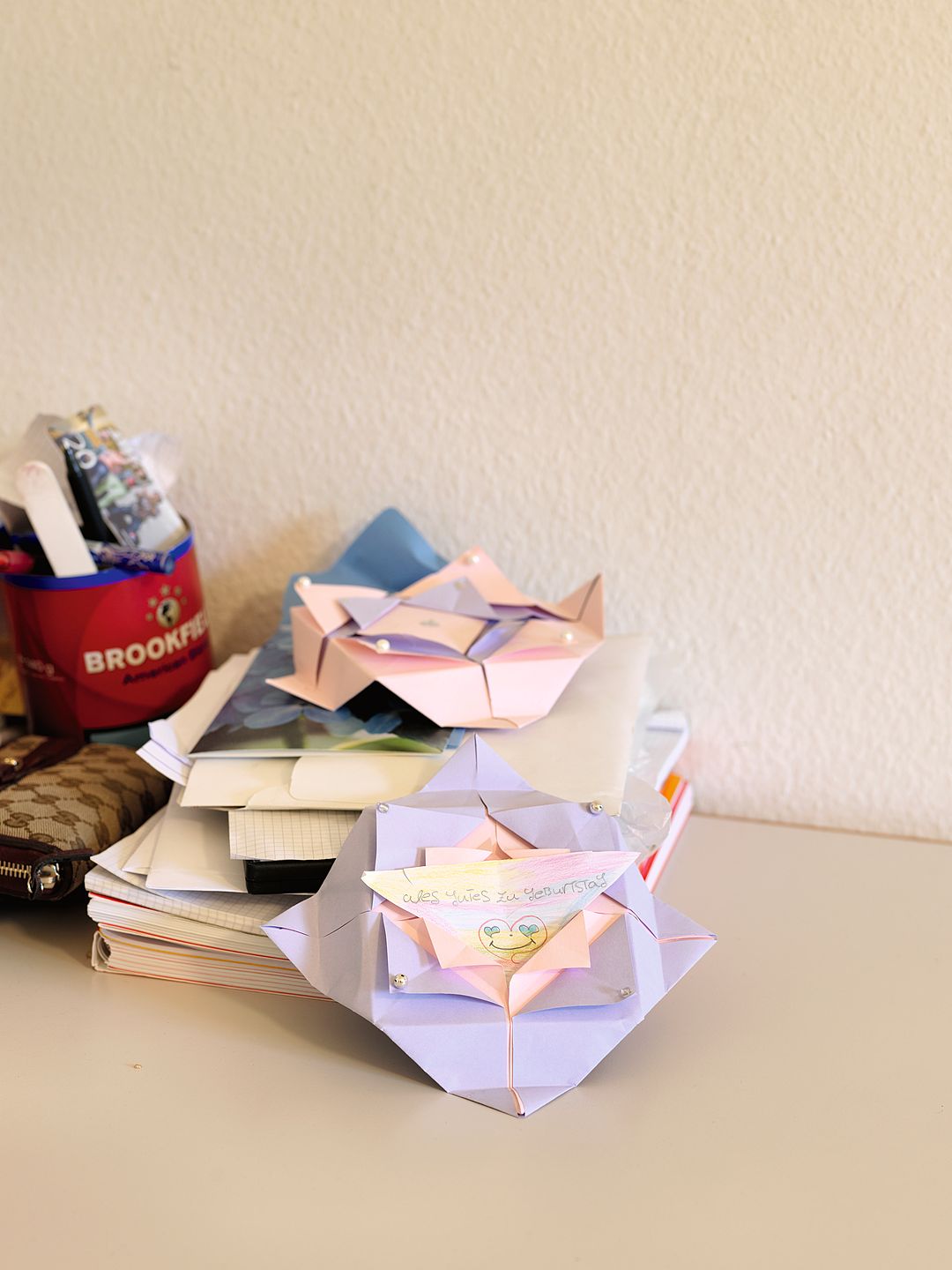 Spiel aus gefaltetem Papier