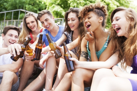 Teenies am Trinken